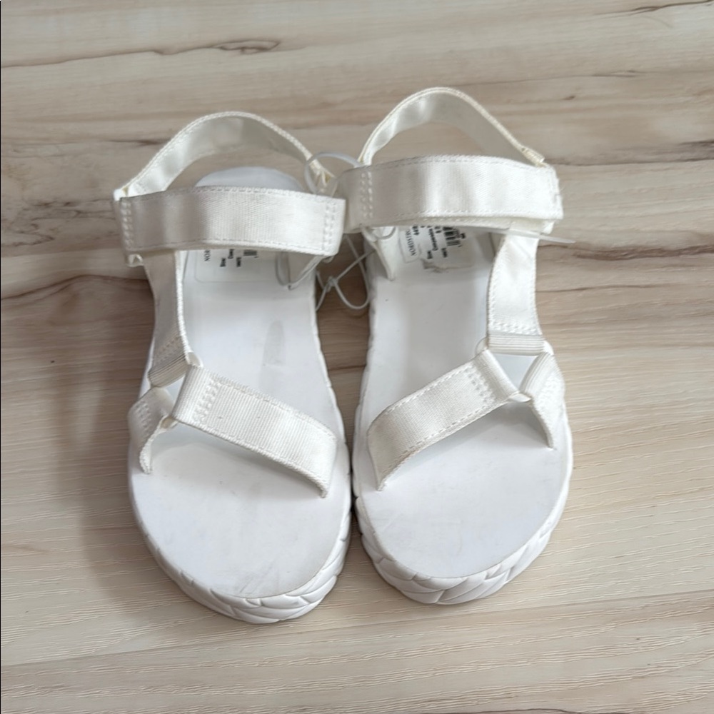 DV by Dolce Vita Zaidey Sandal in White